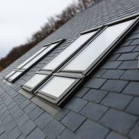 Мансардное окно FAKRO FTP-V U5 Thermo, среднеповоротное